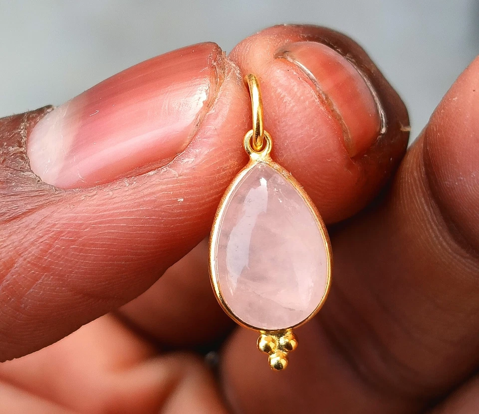 Collar colgante hecho a mano con dije de piedras preciosas de cuarzo rosa de oro macizo de 18 quilates Foto 2 de 4