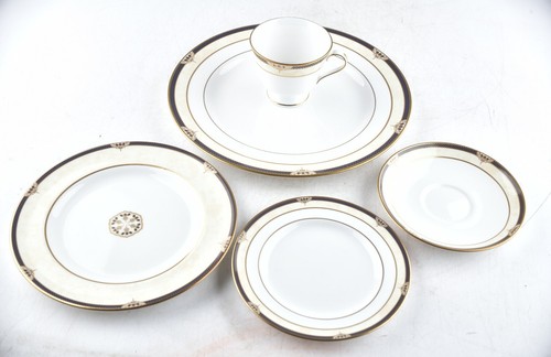 *Spode Avignon Fine Bone Chine 5-Piece Set - Picture 3 of 4