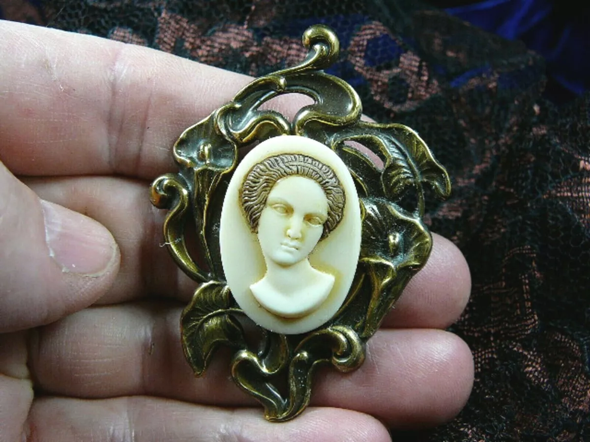Pine 2024 resin jewelry