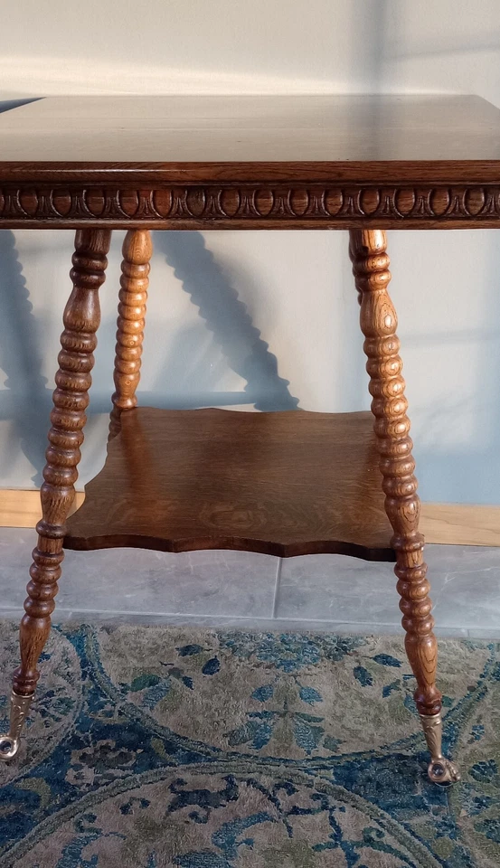 Antigua mesa de salón centro de entrada con bola y garra de vidrio Foto 4 de 4