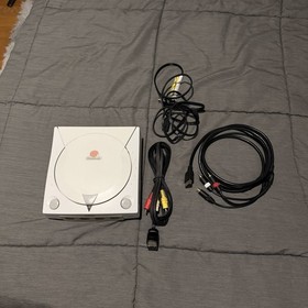 Region Free Sega Dreamcast Console Lot - 7 Games 4 Controllers S-Video 