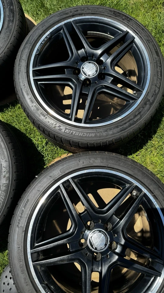 Ruedas Mercedes AMG “18” OEM - Juego delanteras y traseras con neumáticos Foto 2 de 4