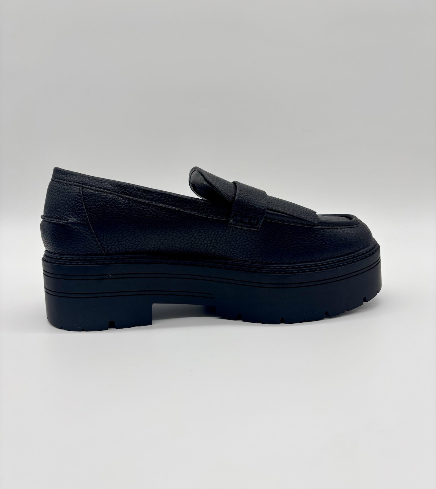 SAOLA Mocassini Next neri in ecopelle suola grossa taglia UK 6 nuovi