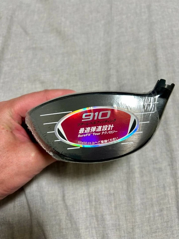 Titleist 910 D2 Driver Head Only Black Right Handed Black New shrink - Image 2 of 4