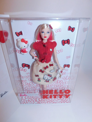 Hello Kitty Barbie Puppe mit Hello Kitty Miniatur Handtasche, DWF58