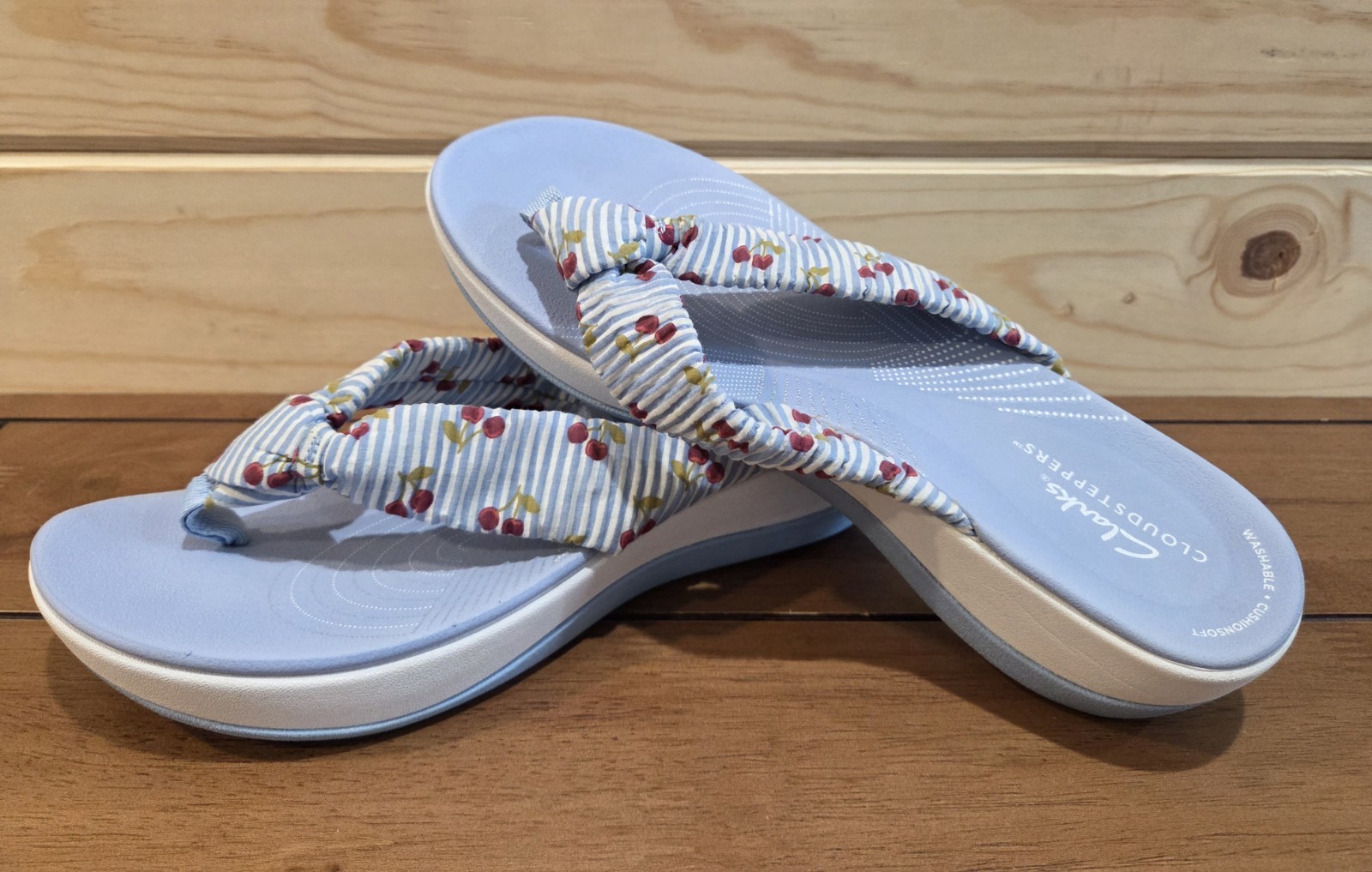 Clarks Cloudsteppers Womens Blue Cherry Low Wedge Flip Flops Size 9