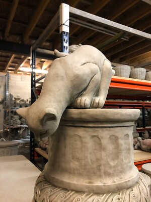 Hüpfende Katze, trinkende Katze, Beton Stein Garten Ornament, Wasserspiel massiv 