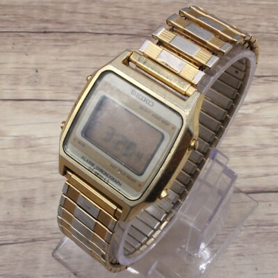 Vintage Retro Digital Watch Gold Tone Stainless Steel Band Quartz Movement Vintage MEDANA Digital Watch Mens Gold Tone Stainless Steel  main image 4