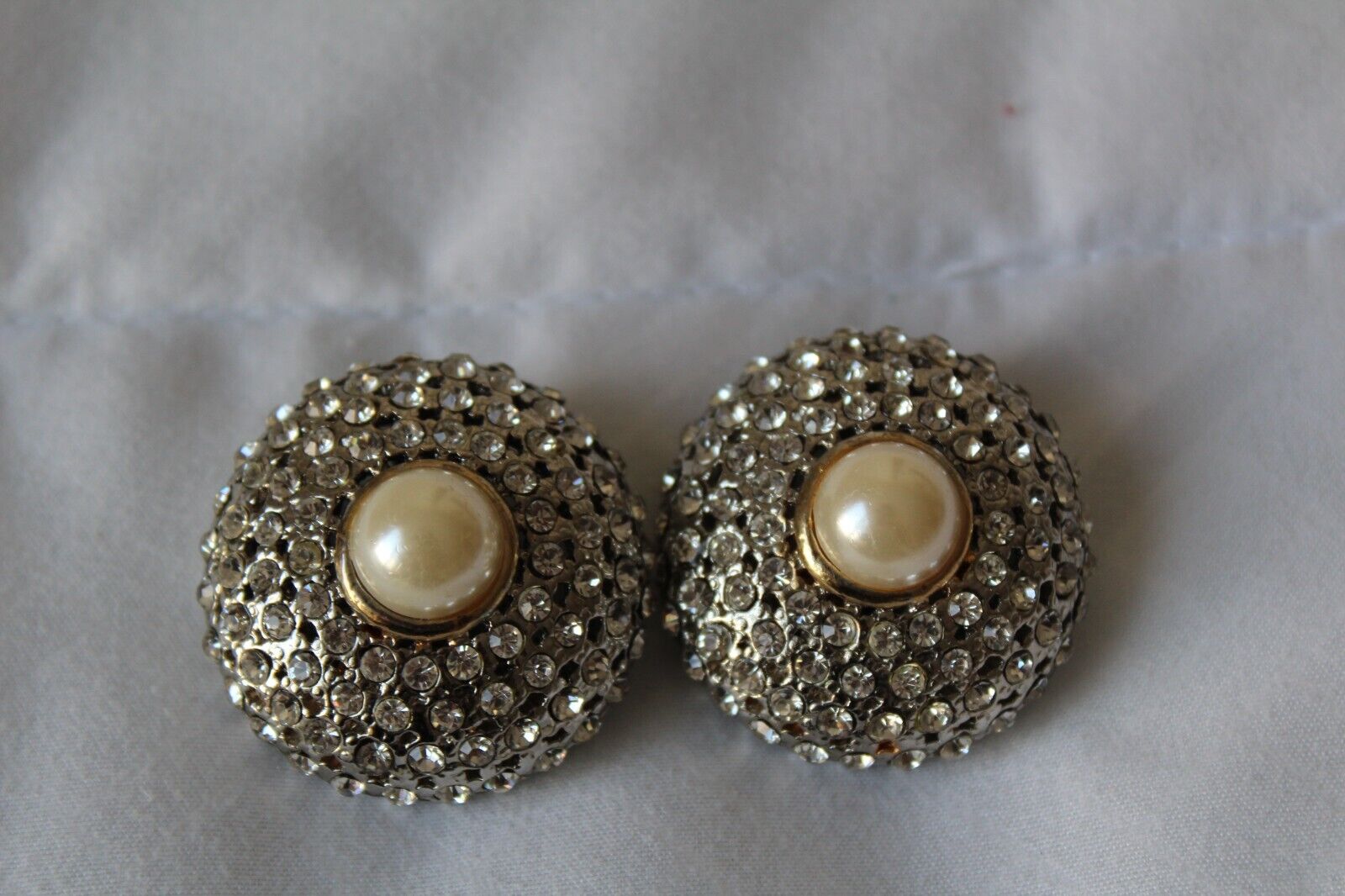 VINTAGE FAUX PEARL CLEAR RHINESTONES STATEMENT CL… - image 1