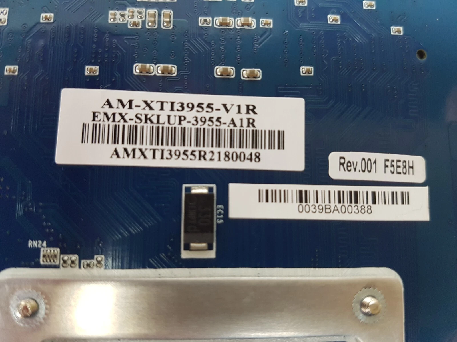 Label reading AM-XTI3955-V1R and EMX-SKLUP-3955-A1R, Rev.001
