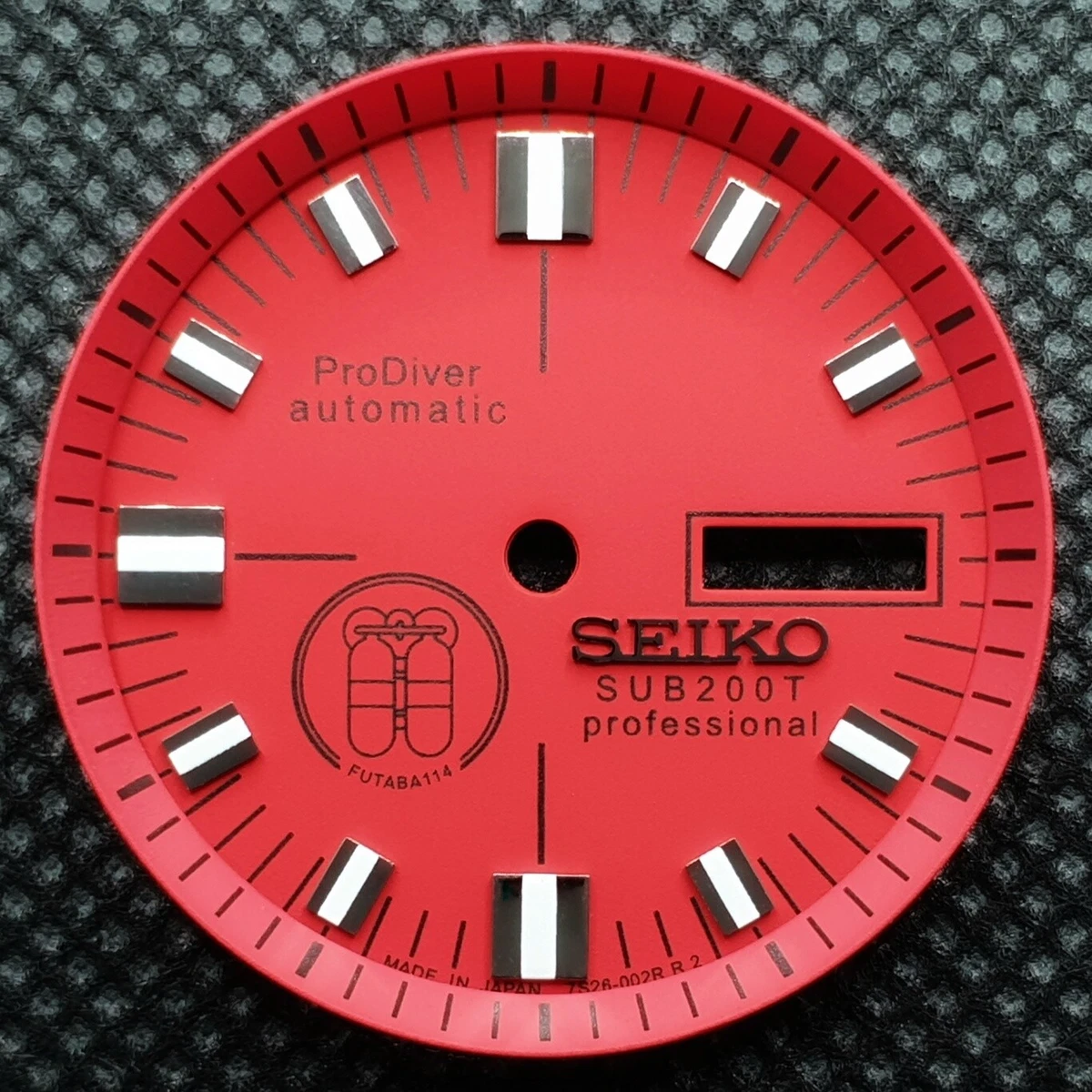 Seiko skx red best sale dial