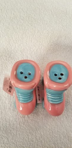 Cracker Barrel Salt And Pepper Shakers Roller Skates Pink New - Picture 2 of 12
