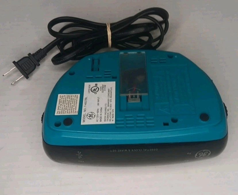 Vintage Y2K GE Digital Clock Radio Teal Model Number 7-4837BL  - Image 2 of 2