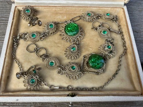 VTG COSTUME JEWELRY TWISTED WIRE MESH BRACELET NECKLACE EARRINGS SET GREEN GLASS