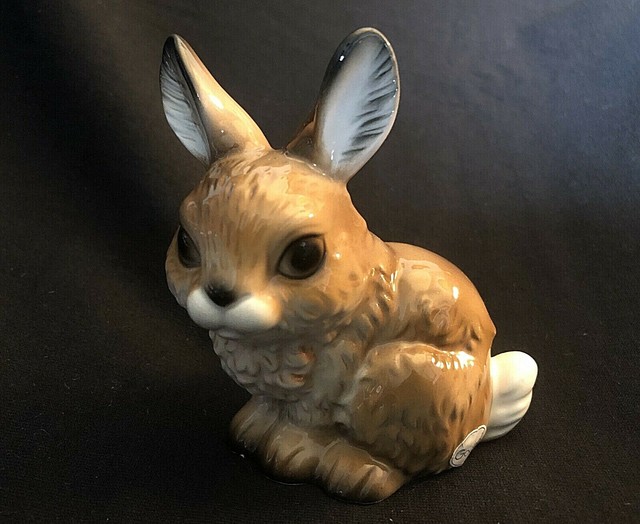 Vintage GOEBEL Brown Bunny Rabbit Figurine W / Sticker W. Germany