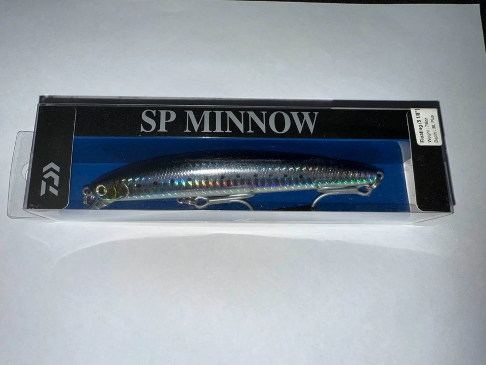 Señuelo de pesca flotante Daiwa Salt Pro Minnow. 5 1/8" | 7/8 oz Foto 2 de 2