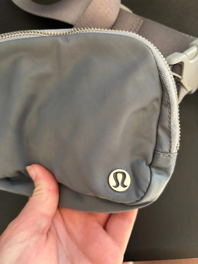 Lululemon 1L chambray belt bag light grey rare discontinued