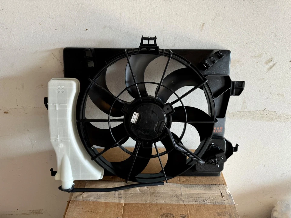 2011-2017 Hyundai Veloster & 11-17 Accent Radiator Fan Motor Fan Assembly OEM Foto 3 de 4