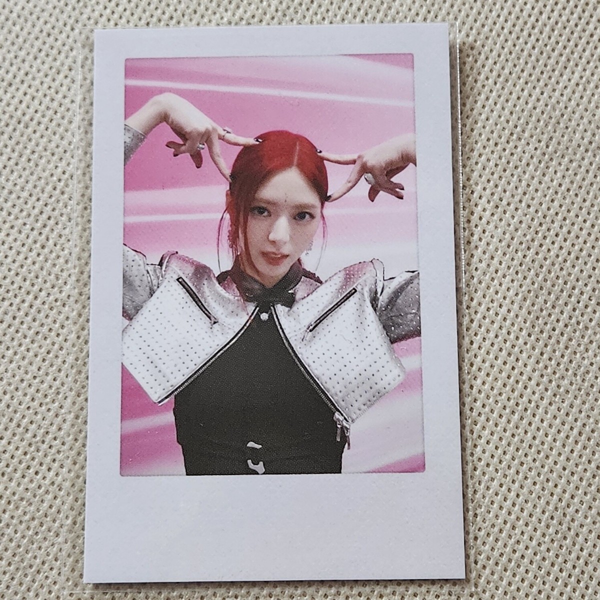 itzy イェジ born to be サイン入りチェキ ポラ itzy イェジ直筆サイン入りチェキ