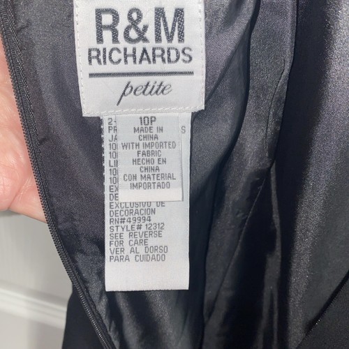 Abito da sera formale R&M Richards taglia 10P nero crepe maxi perline perfette condizioni - Foto 18 di 19