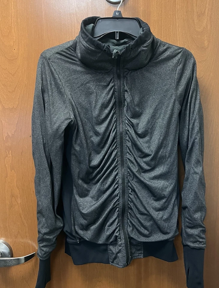 Lululemon Cool Down Reversible Ruched Jacket – Size 6 – Black/Grey - Image 2 of 4
