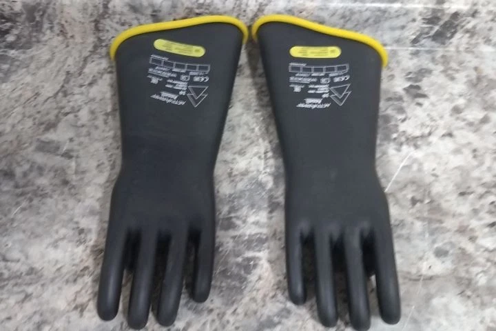 Activarmr RIG218YBCC Size 10 18 In Length Electrical Insulating Gloves