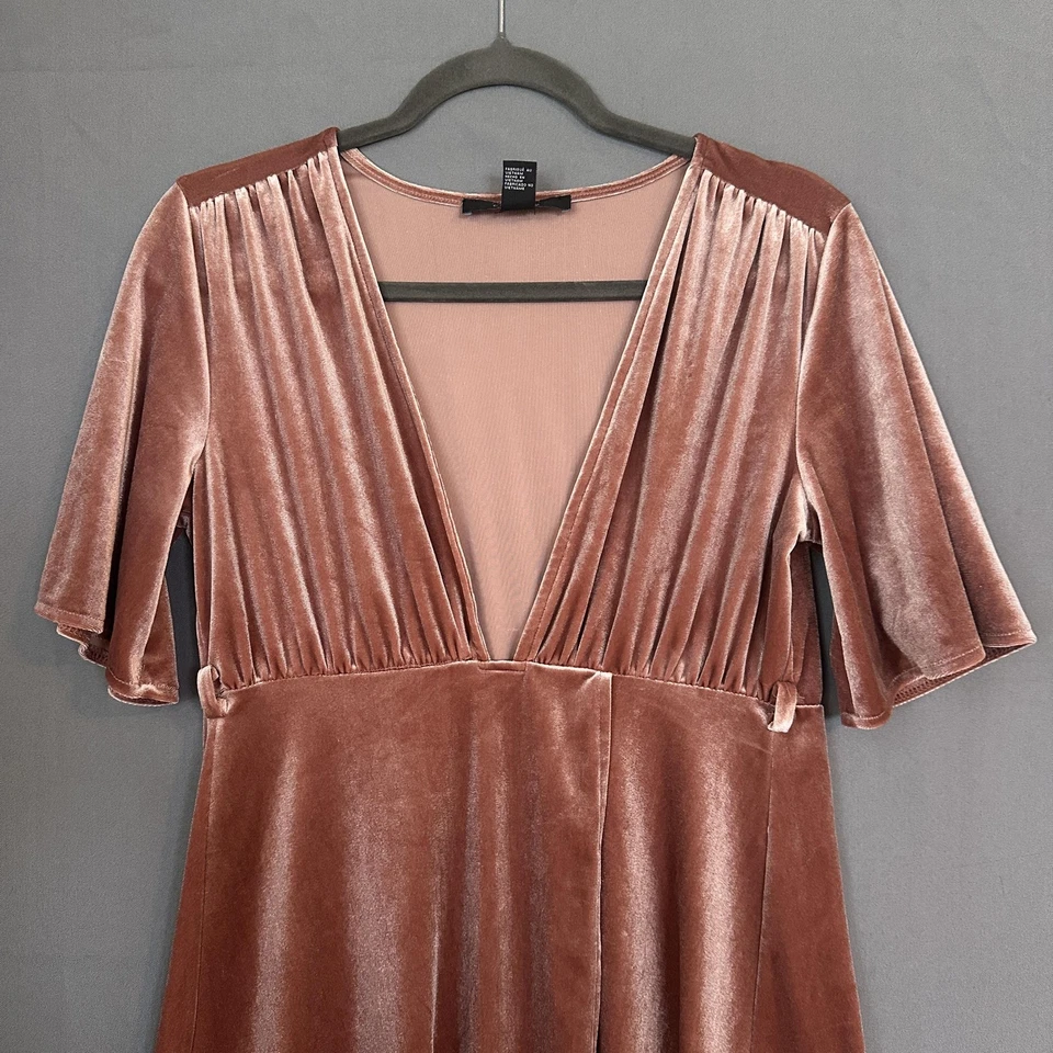 Vestido Forever 21 para mujer pequeño rosa terciopelo imitación envoltura profundo cuello en V midi aleteado Foto 3 de 4