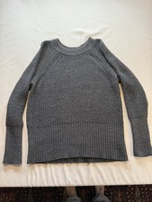 Women s Universal Thread Gray Knit Sweater With Long Sleeves. Pullover. Size S