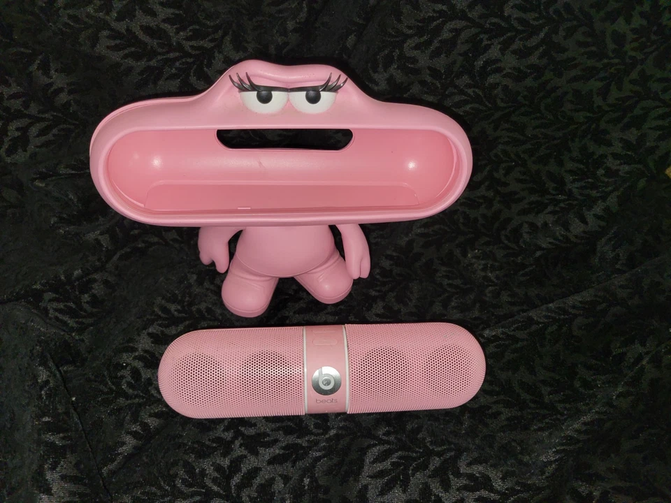 Beats "NICKI MINAJ" DR Dre. Altavoz Pill Bluetooth ROSA con soporte ROSA Dude Foto 2 de 3