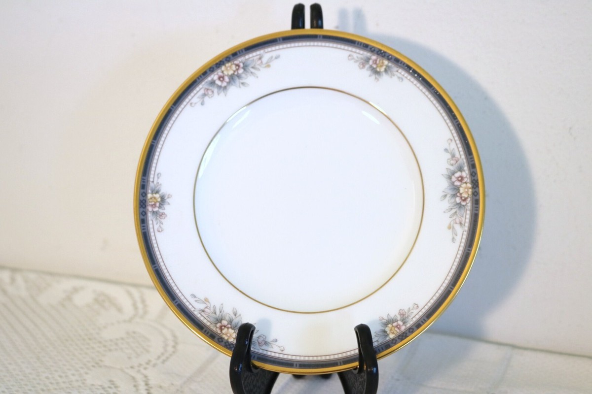 NORITAKE ONTARIO 3763 JAPAN Flowers Gold Trim 6 3/8
