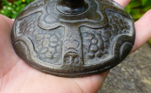 Vintage Cast Iron Paperweight Crown SO Mark - Picture 2 of 5