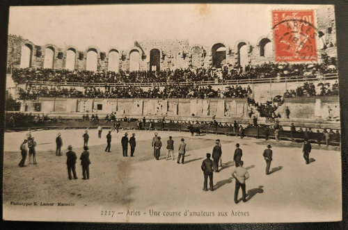 Carte Postale Ancienne CPA 13 Arles - Boulevard Des Arènes - Noir Et Blanc