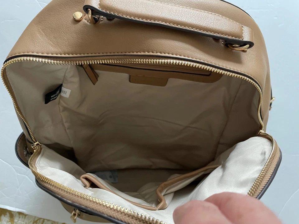 Mochila INC International Concepts Kolleene cúpula grande dorada camel Foto 3 de 4