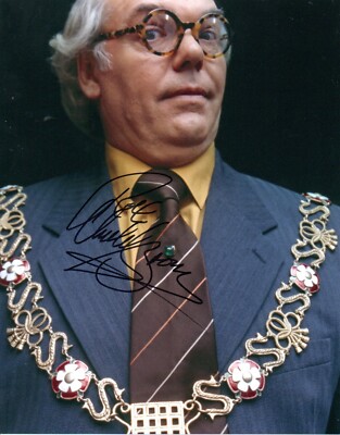 Roy Chubby Brown 10-8 SIGNIERTES FOTO PERSÖNLICH KOMIKER ROYSTON VASEY LEAGUE OF