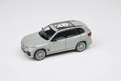 BMW X5 G05, Nardo Gray - Paragon PA55188GY - 1/64 scale