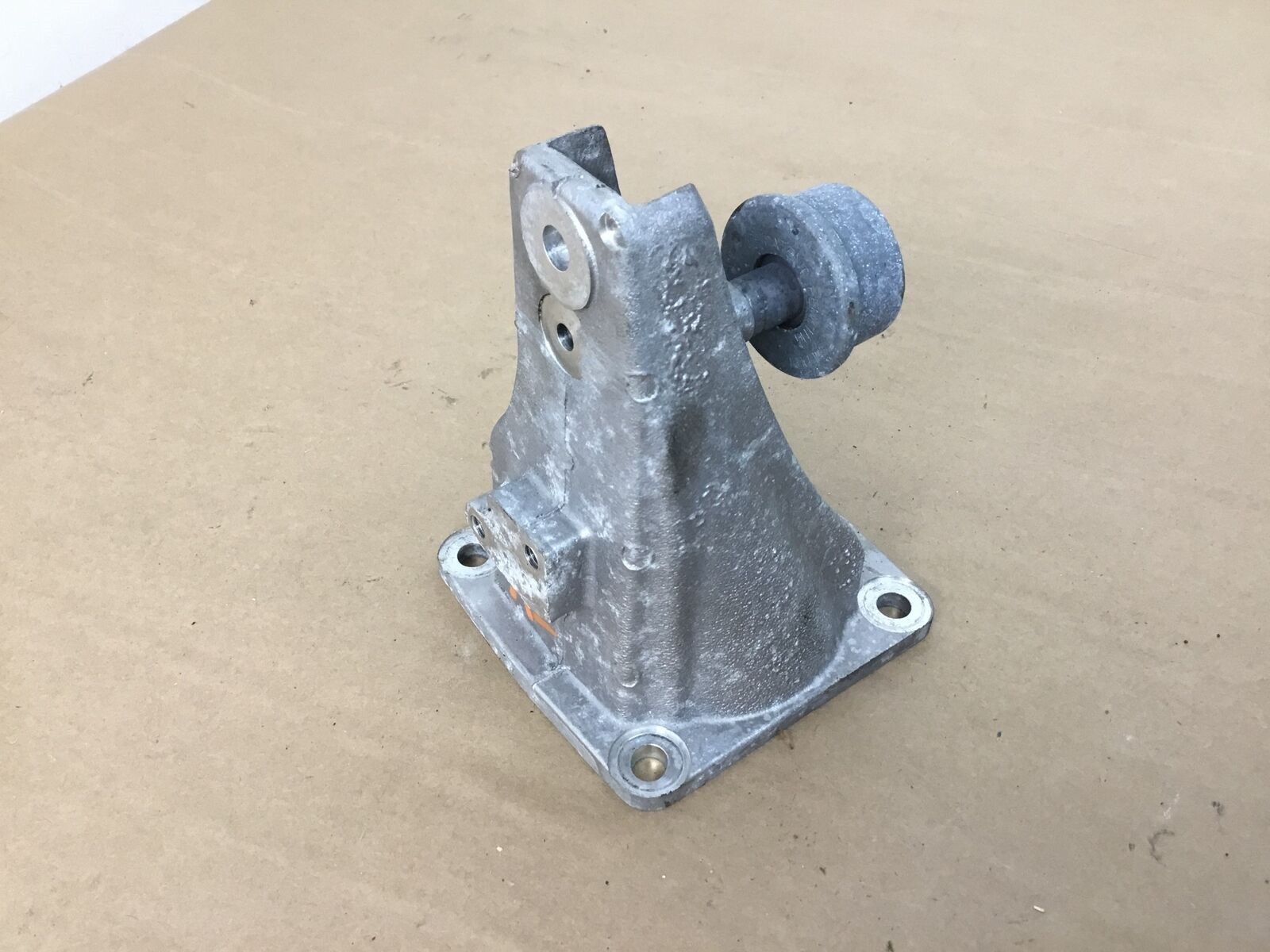 Aston Martin DB9 GT 2016 Left Driver Transmission Mount Bracket 13-16 |:Y