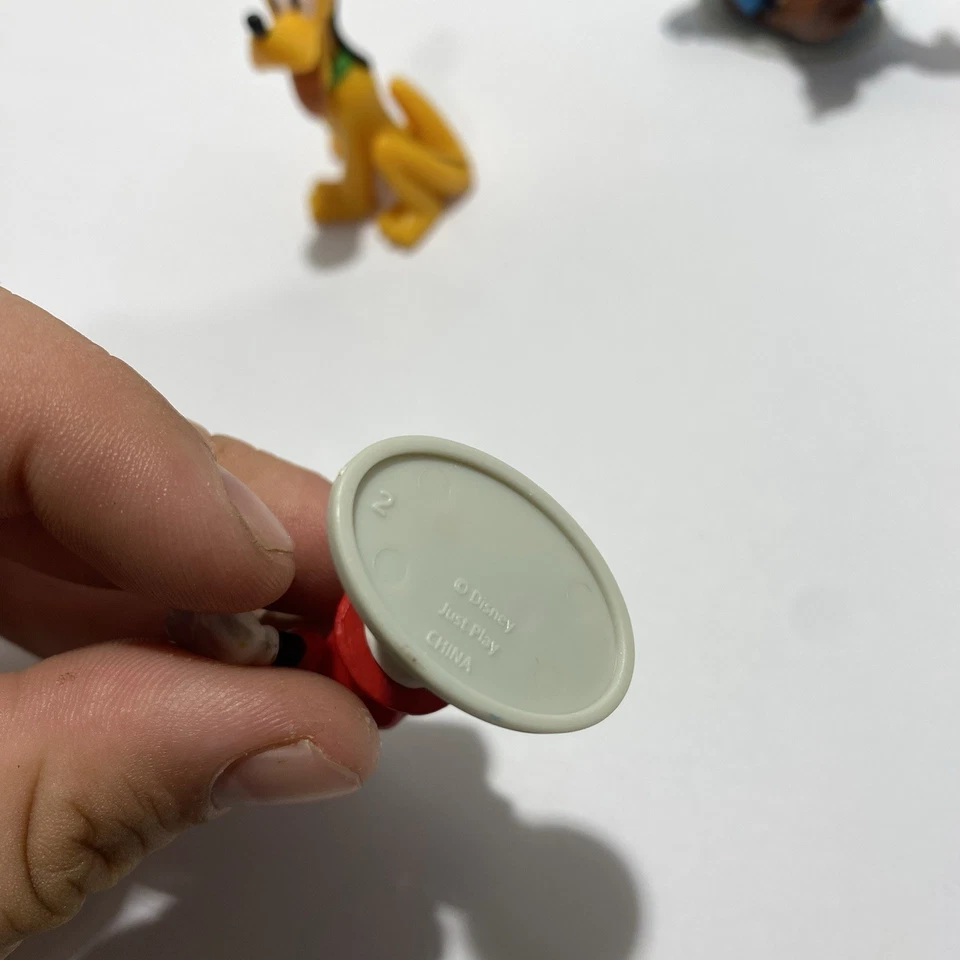 Lote de 3 figuras Disney Just Play Goofy, Plutón y Minnie Mouse Foto 2 de 2