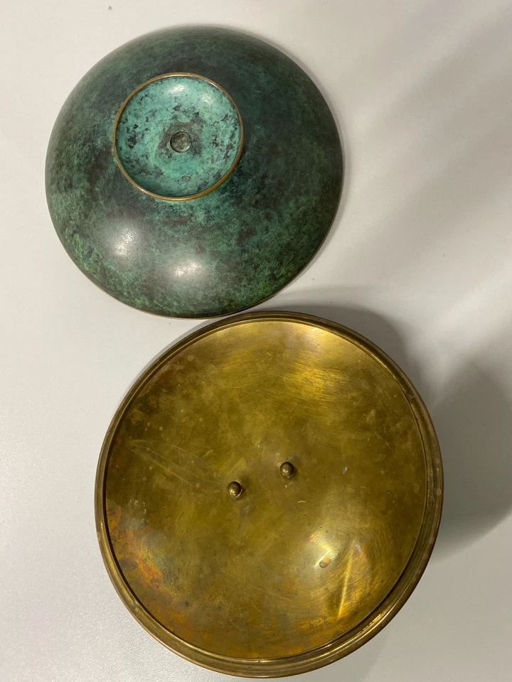 ANTICA BOWL CIOTOLA con PIEDE e COPERCHIO OTTONE OSSIDATO ART DECO ø 19,5 cm - Immagine 4 di 4