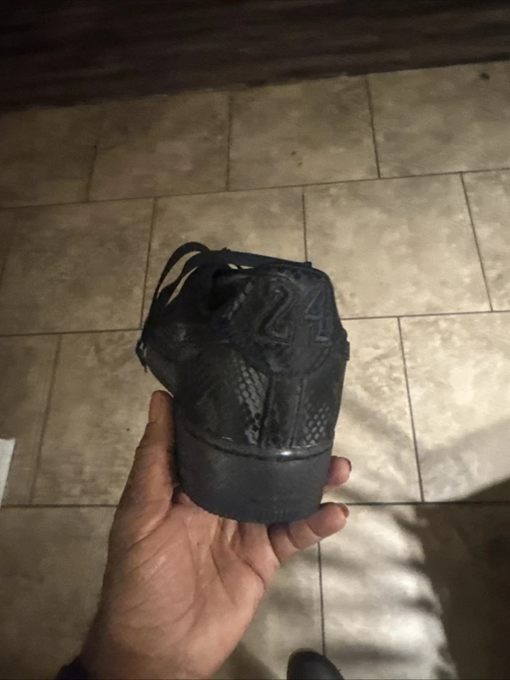 Talla 11 - Kobe Bryant x Nike Air Force 1 Low Triple Negro Foto 3 de 4