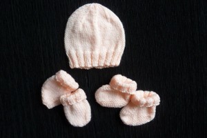 tiny baby hats and mittens