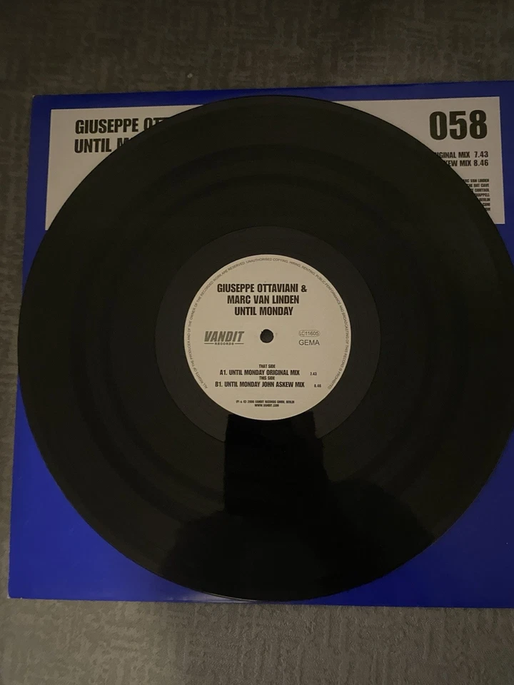 Vinyl - Image 4 of 4