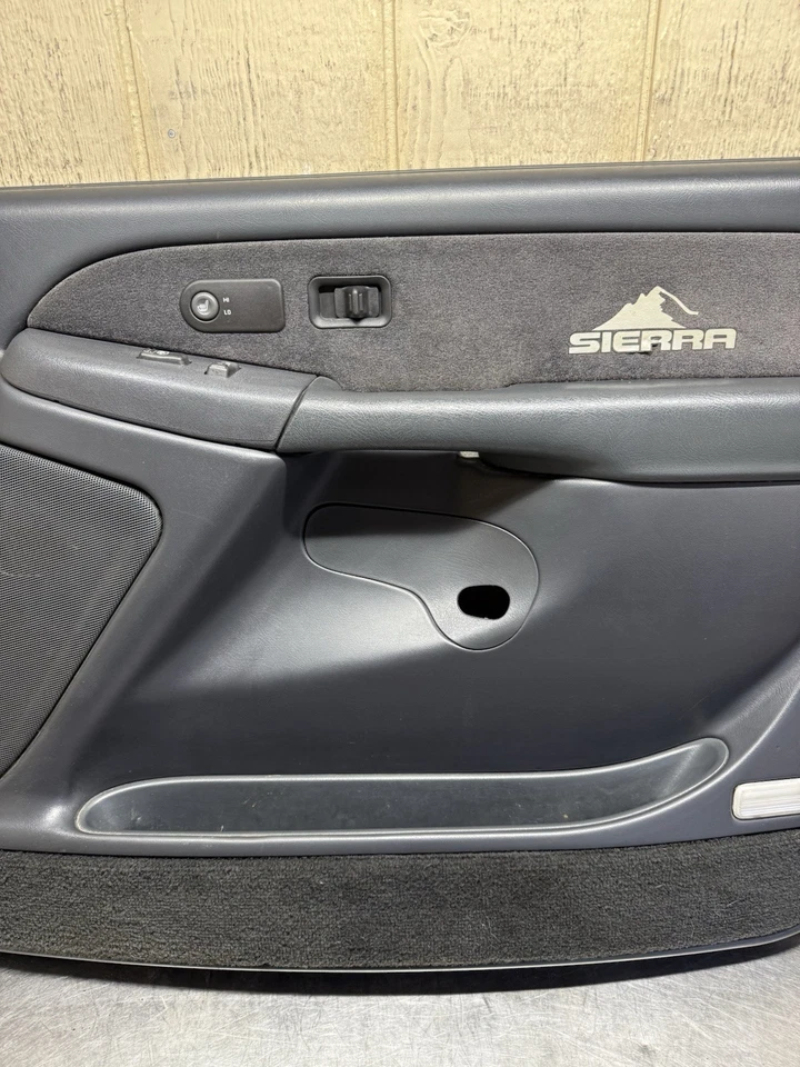99-02 GMC Sierra 2500 HD Panel de moldura de puerta delantera derecha con interruptores grafito OEM Foto 3 de 4
