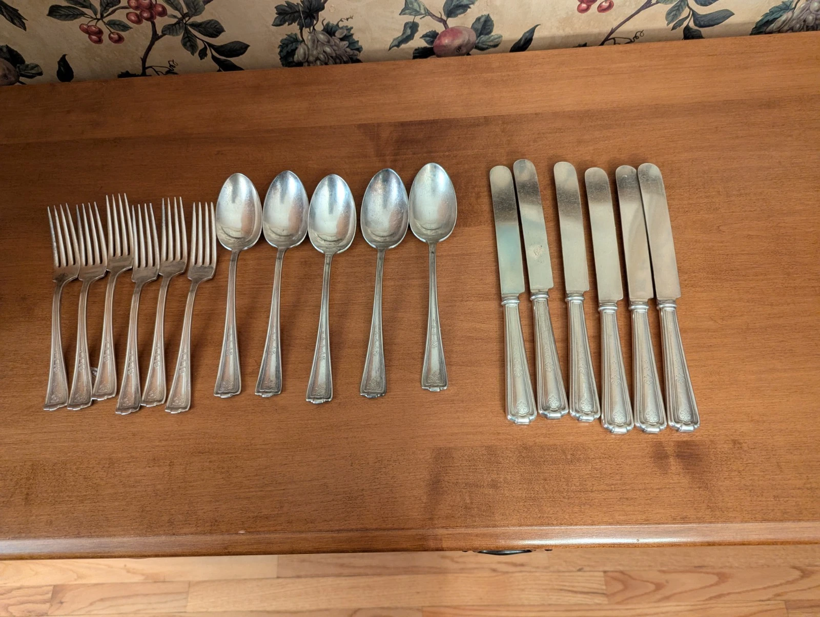 17-ANTIQUE LOUVAIN SILVERPLATE SILVERWARE ROGERS 1847 KNIVES, FORKS, SERVING SPN