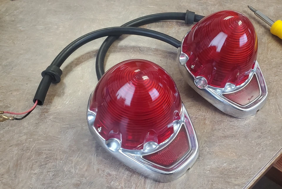 Oldsmobile 98 1954 luces traseras montaje guía X3-54 R3 OEM par a juego  Foto 3 de 4