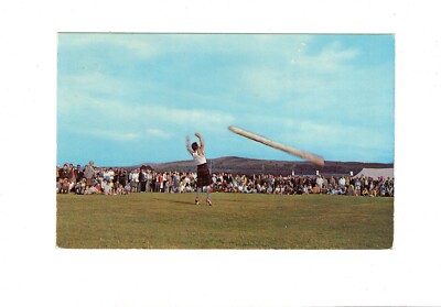 AK Ansichtskarte Tossing the Caber / Baumstammwerfen / Schottland