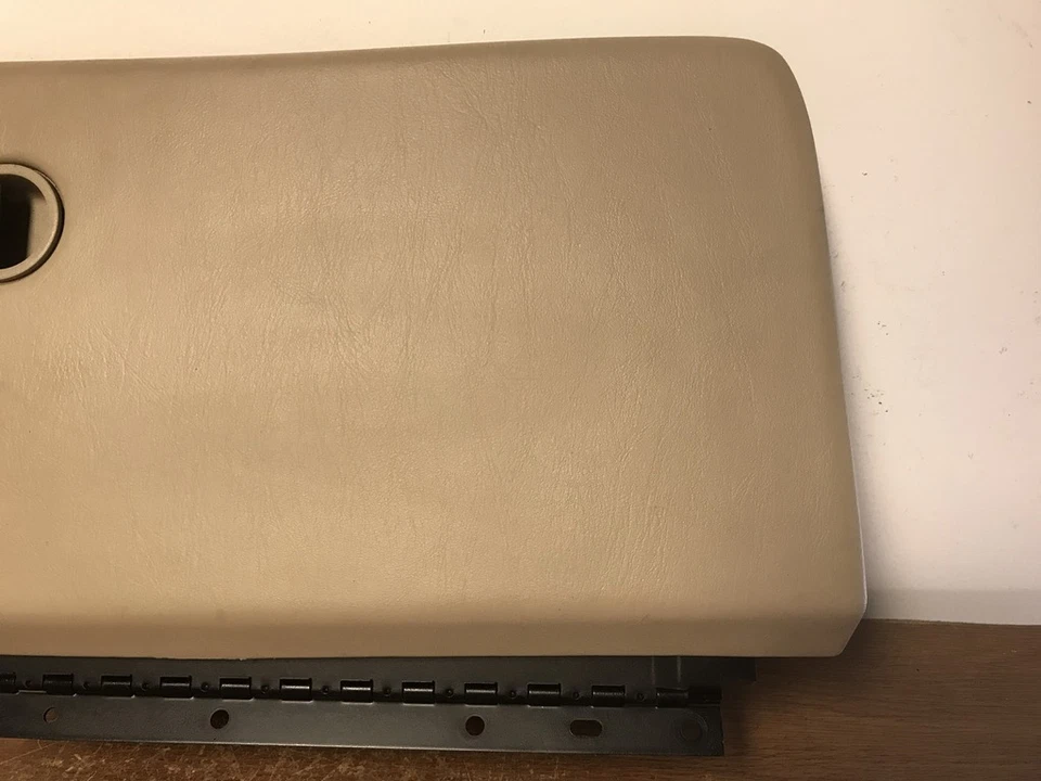 2000 OLDSMOBILE INTRIGUE GLOVE BOX - Image 3 of 4