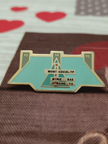 Pin's Pins Pin Enamel 47 MUSIQUE Hard Rock Tête De Mort