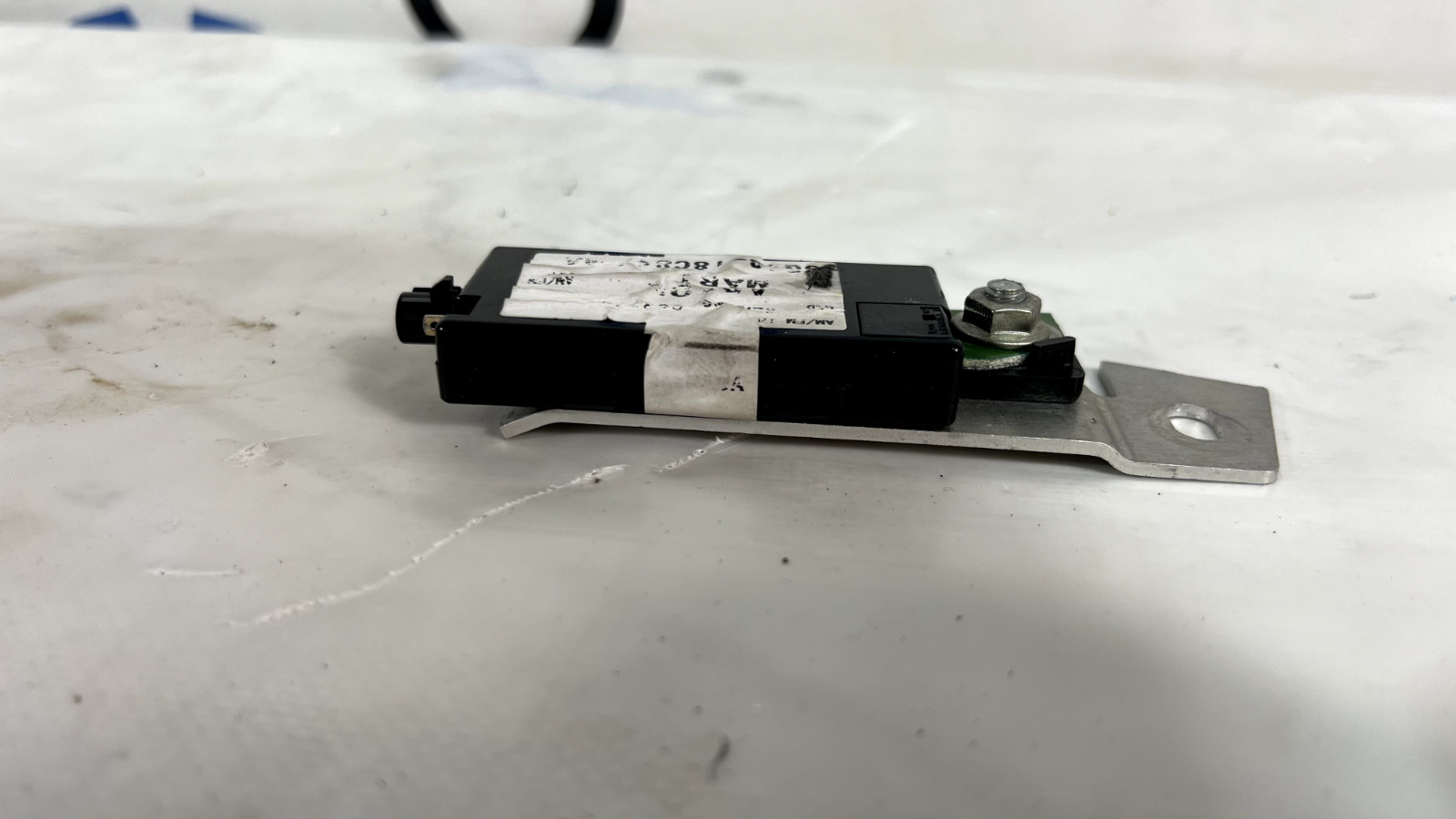 2011 ASTON MARTIN VANTAGE AM/FM ANTENNA AMPLIFIER 9G43-18C847-AA OEM