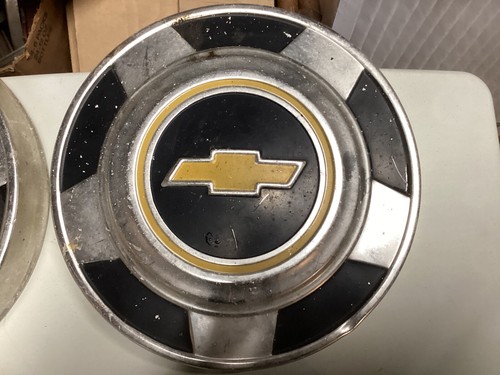1/2 Ton Vintage Chevy Pickup Truck Dog Dish Hubcaps 1967 - 1975 Original 10 1/2" - Picture 3 of 6