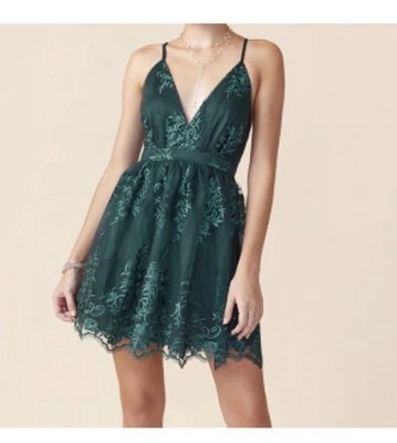 Francesca s Dress NWT Ellie Deep V Lace Mini Emerald Embroidered Tulle Size M